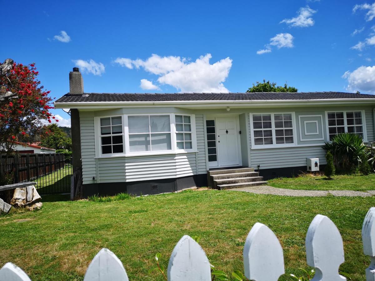 Cheerful 4 Bedroom Holiday Home Роторуа Экстерьер фото